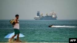 یک کشتی تجاری در سواحل دوبی