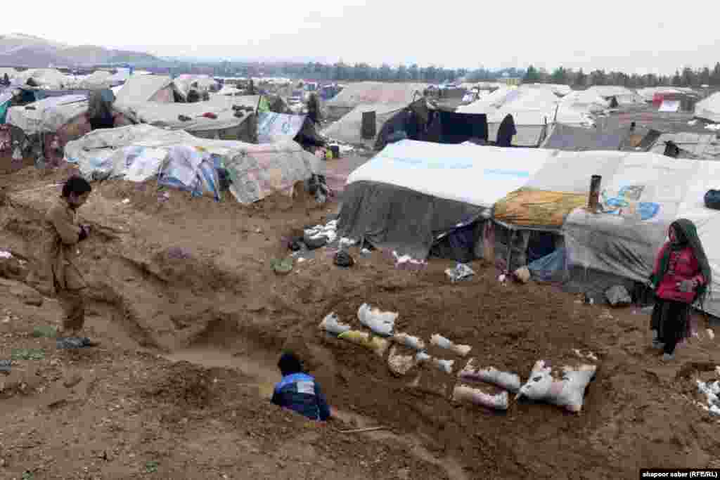 Afghanistan -- Afghan civilian bad satiation after heavy flood in Herat province سیلاب هرات