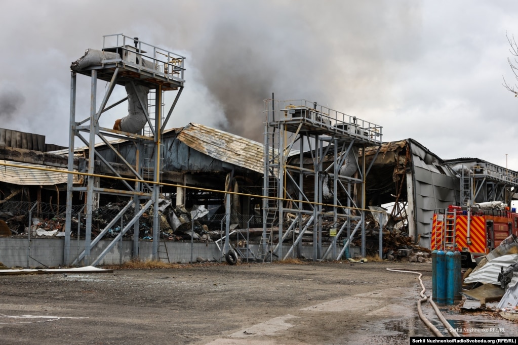 За даними КМВА, внаслідок російської атаки 25 жовтня постраждали щонайменше чотири локації в Дарницькому, Деснянському, Дніпровському районах міста