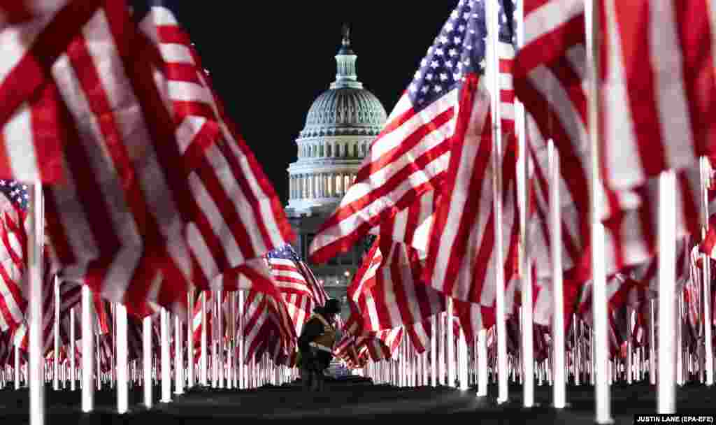 &bdquo;Поле од знамиња&ldquo; пред зградата на Капитол во чест на сите оние што не можат да дојдат на инаугурацијата на Бајден