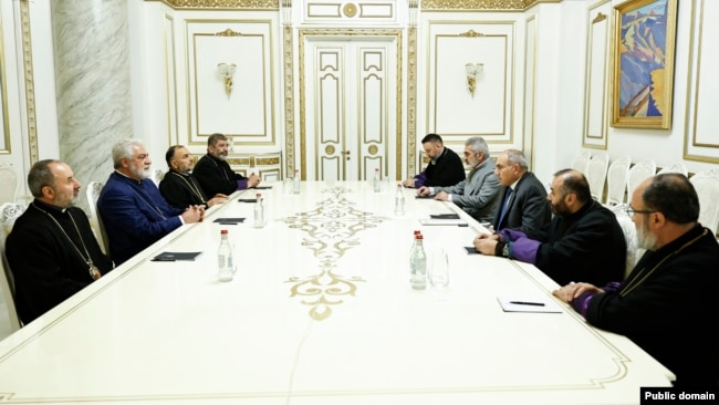 ფაშინიანი ხვდება სასულიერო იერარქებს. 2025 წლის 27 ნოემბერი