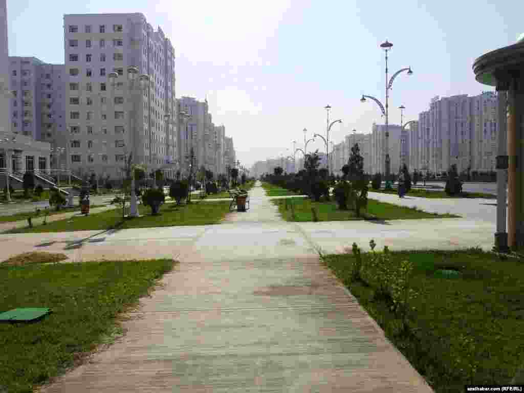 Aşgabadyň "10 ýyl abadançylyk" şaýolynyň ugry