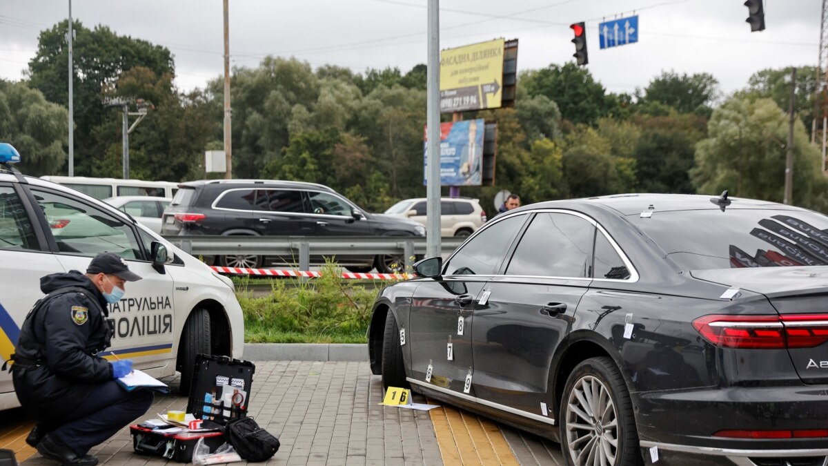 Под Киевом неизвестные обстреляли машину помощника Зеленского