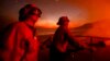 Periferia Los Angelesului trece prin cel mai distructiv incendiu de vegetație din istoria orașului. Peste 130.000 de oameni au primit ordine de evacuare și sute de familii și-au pierdut casele sau afacerile.