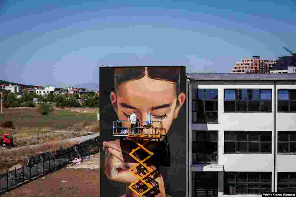 Artisti gjerman, Case Maclaim, duke punuar, më 19 shtator.