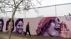 Poznata lica žena oslikana na muralu su teniserke Billie Jean King, veteranke borbe za građanska prava i profesorke Angele Davis, astronautkinje i političarke Valentine Terešovke i književnice Chimamande Ngozi Adichie, snajperistkinja Crvene armije Ljudmila Pavličenko...