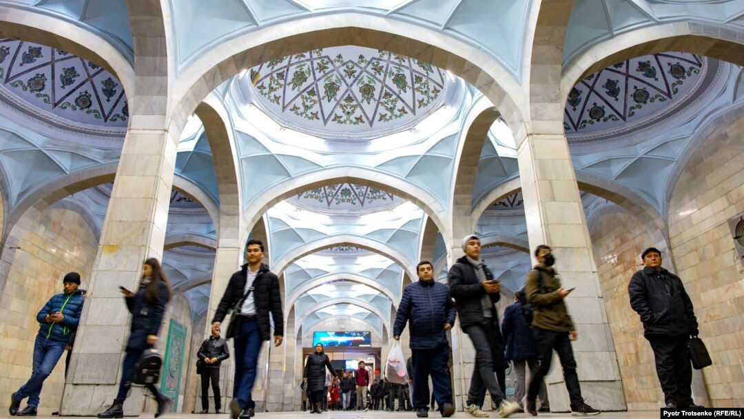 Тошкентдаги метро бекатларидан бири.