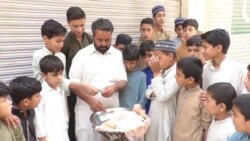 Pakistani Teacher Swaps Pupils For Pea Selling To Survive Lockdown