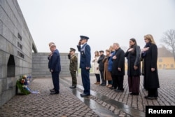 Амэрыканская дэлегацыя наведала ў Капэнгагене мэмарыял міжнародным імкненьням Даніі з 1948 году