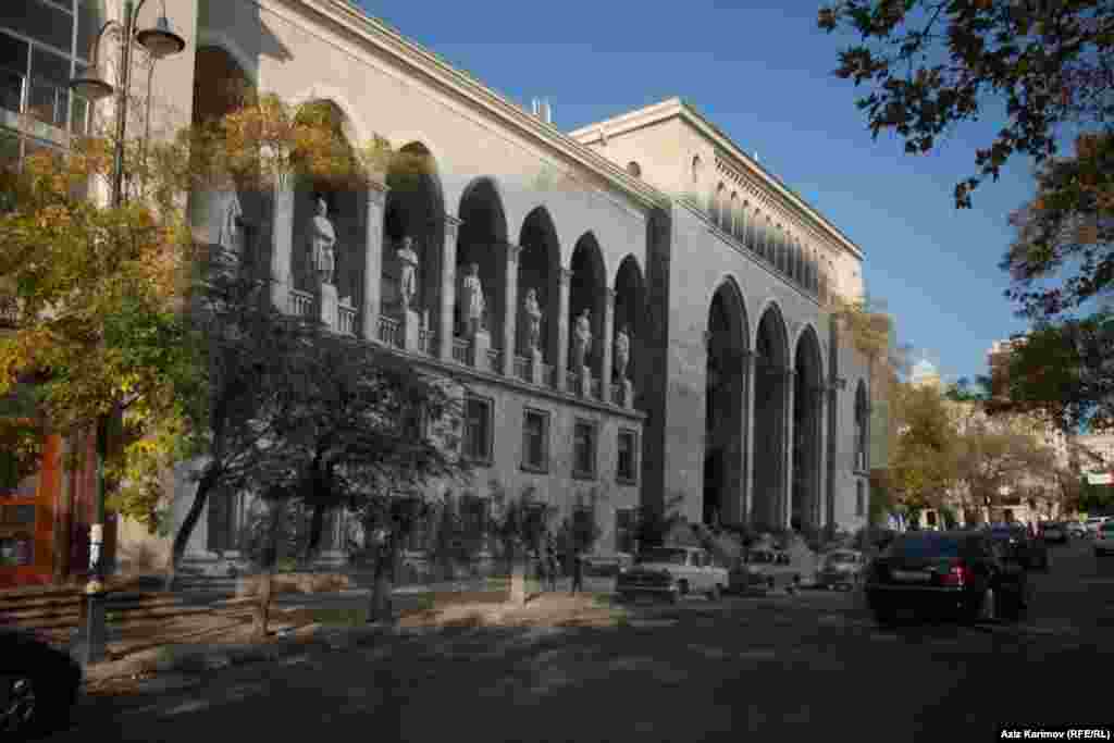M.F. Axundov adına kitabxana