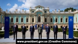Представники України й країн Північної Європи та Балтії (NB8) на саміті в Києві, 23 серпня 2026 року 