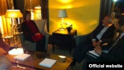 EU foreign policy chief Catherine Ashton and Iranian Foreign Minister Mohammad Javad Zarif (second from right) meeting on the sidelines of Munich Security Conference in an image shared by Ashton's media representative.