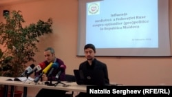 Vasile Cantarji (stânga) şi Valeriu Paşa, în conferinţa de presă la care a fost prezentat studiul