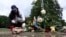 Memorial improvizat în parcul Tiergarten, în urma unui incident mortal petrecut în apropierea paradei anuale „Christopher Street Day Pride” din Berlin.