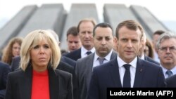 ARMENIA -- French President Emmanuel Macron, First Lady Brigitte Macron, members of the French delegation and Armenian officials visit the Tsitsernakaberd Armenian Genocide Memorial in Yerevan, October 11, 2018