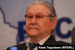 Председатель Верховного совета в 1991-1993 годах и бывший лидер коммунистической партии Казахстана Серикболсын Абдильдин. Алматы, 29 января 2011 года.