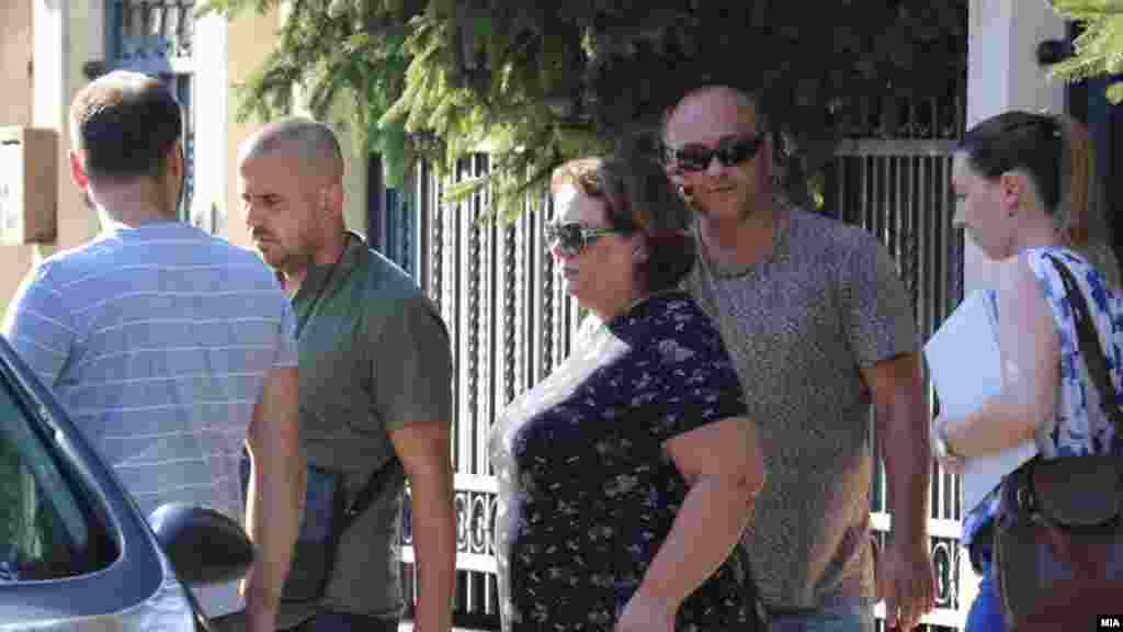 МАКЕДОНИЈА - Кривичниот суд Скопје го одобри обвинителниот акт за случајот Рекет, соопштуваат од Судот. Советот за оценка на обвинителен акт на Основниот кривичен суд ги отфрлил приговорите поднесени од осомничените во случајот и го прифаѓа обвинението.