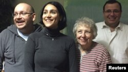 جسیون رضائیان پس از آزادی با خانواده اش در آلمان