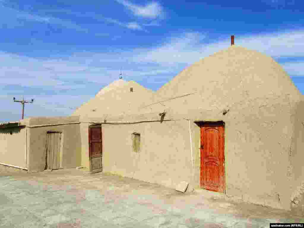 Zyýaratçylar üçin namaz okamak üçin jaýlaryň biri