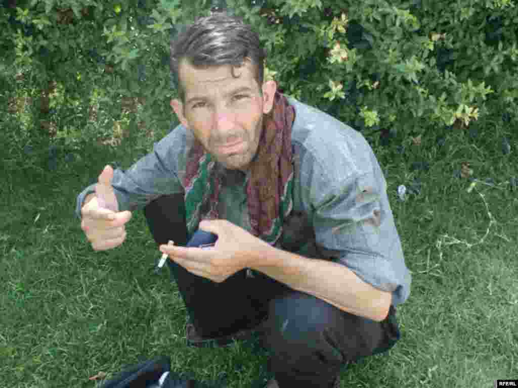 و... بی‌حوصله زیر آفتاب چمباتمه می‌زنند