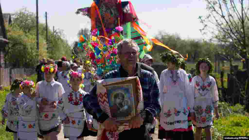 Along with the round bread, celebrants carry an icon of St. Mary and a Christmas star.