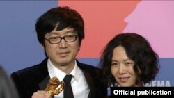Regizorul Ynian Diao la ceremonia de premiere (photo: Berlinale)