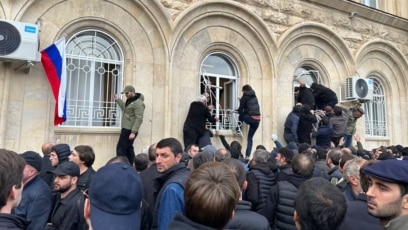 Протесты в Абхазии: что происходит