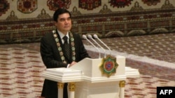 Gurbanguly Berdimuhamedowyň ikilenji möhlet prezidentlige kasam edişlik dabarasynda, Aşgabat, 17-nji fewral.