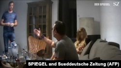 A hírhedt ibizai videóból készült képkivágás a Spiegel magazinban és a Süddeutsche Zeitungban jelent meg először 2019. május 18-án