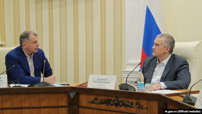 Спикер российского парламента Крыма Владимир Константинов и российский глава Крыма Сергей Аксенов