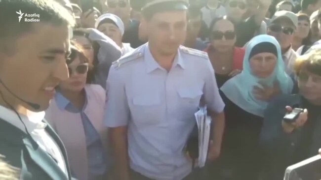 Халык башкорт активистын полициядән йолып алды