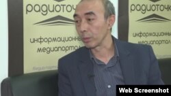 Бекжан Идрисов, главный редактор интернет-портала Radiotochka.kz. Алматы, 16 ноября 2016 года. Скриншот видеопрограммы «Настоящее Время».