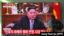 Mesajul de Anul Nou al liderului nord-korean Kim Jong Un transmis pe un ecran la gara din Seul la 1 ianuarie 2019