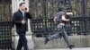 Напади в Лондоні: прем’єр Британії в безпеці, поліція розглядає інцидент як теракт