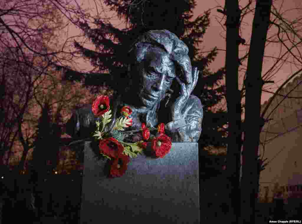 A bust of composer Reinhold Gliere sits atop a pedestal on his burial space.