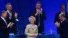 Председателката на Европейската комисия Урсула фон дер Лайен кандидатства за втори мандат, а румънският президент Клаус Йоанис (вляво) е след кандидатите за генерален секретар на НАТО след ерата на Йенс Столтенберг. 