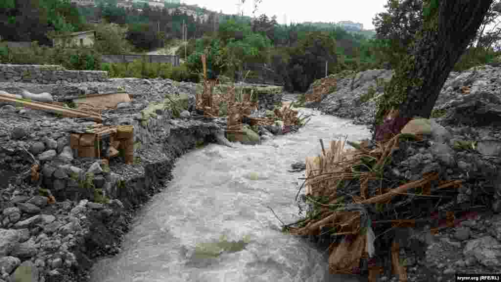 The Huva River overflowed its banks and caused significant damage.