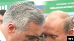 В 2002 году выдвижение Зязикова в президенты было лично одобрено Владимиром Путиным