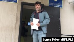 2011 жылғы Жаңаөзен оқиғасы туралы деректі фильм түсірмек болып, Қазақстанда әкімшілік жазаға тартылған француз режиссері Венсан Прадо. Ақтау, 27 қыркүйек 2018 жыл 