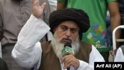 Tehreek-e-Labbaik partiýasynyň lideri Khadim Hussain Rizwi.