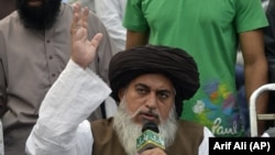 FILE: Khadim Hussain Rizvi, head of the Tehrik-e Labaik Pakistan, a hard-line religious political party, speaks to supporters in November 2018.