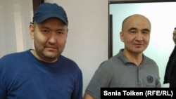Белсенді Макс Боқаев (оң жақта) пен Талғат Аян сотта тұр. Атырау, 28 қазан 2016 жыл. 