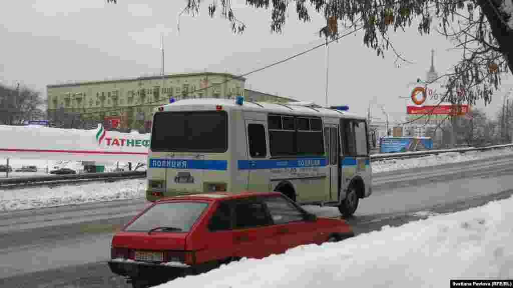 Двух задержанных лимоновцев увезли в ОВД Таганского района