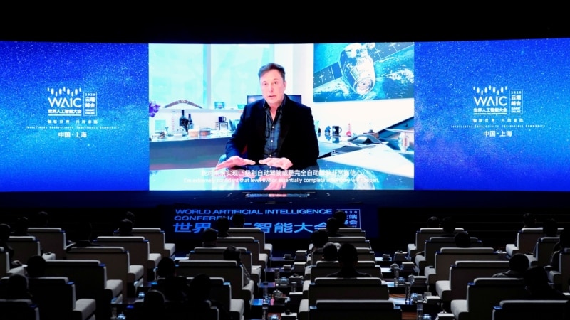 سفر غیرمنتظره ایلان ماسک به چین برای مذاکره درباره انتقال فن‌آوری رانندگی خودکار