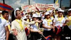 Armenia -- Young fans and supporters gather to welcome Pope Francis (not seen) as he arrives at Zvatnots International airport, Yerevan, June 24, 2016