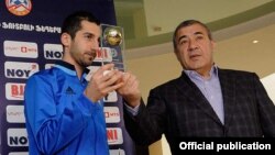 Armenia - Ruben Hayrapetian (R), chairman of the Football Federation of Armenia, gives an award to Henrikh Mkhitaryan, the national football team captain, in Yerevan, 22 March, 2018.
