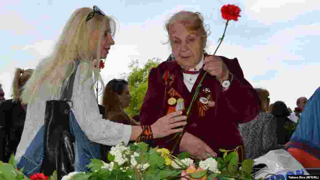 Moldova, Signs and symbols celebrating the Victory Day (may 9) in Chisinau