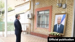 Бухоронинг аввалги ҳокими Каримо Камоловнинг коронавирусдан ўлганидан икки ой ўтиб унинг ўрнига янги ҳоким тайинланди.