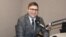 Daniel Vodă în studioul Europei Libere de la Chișinău 