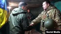 Иллюстративное фото. Президент Владимир Зеленский во время поездки в Купянск, декабрь 2025 года